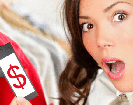 Consultor explicando cómo rebatir la objeción de precio a un cliente.